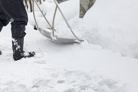 いつでも社員が駆けつけます！<br class="sp-only">「雪下ろし隊」